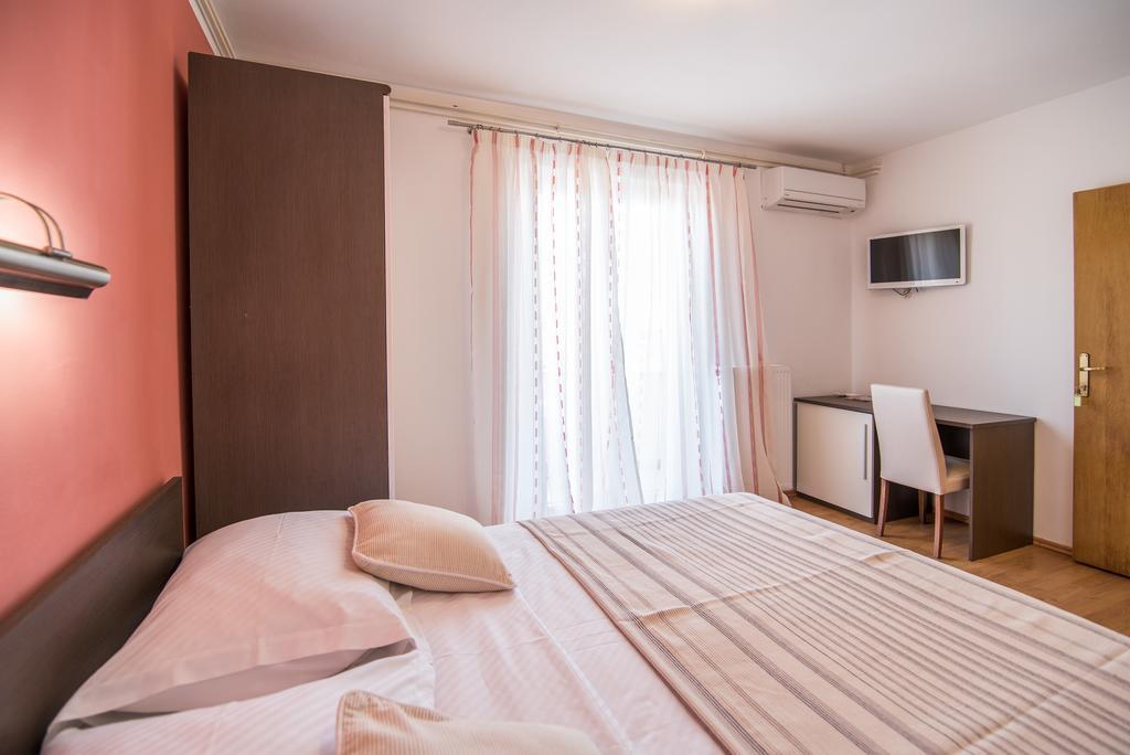 B&B Villa Ana Крк Экстерьер фото